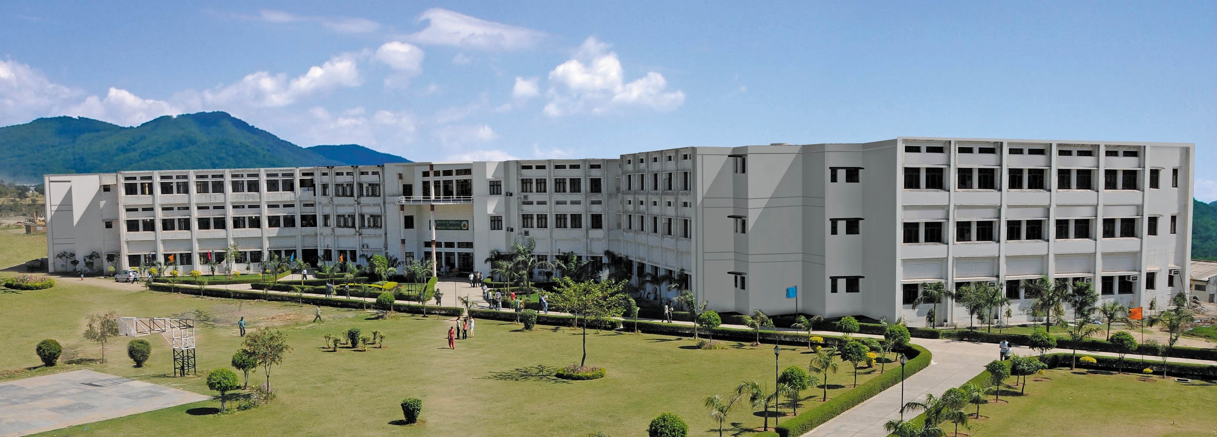 Baddi University of Emerging Sciences and Technologies
  