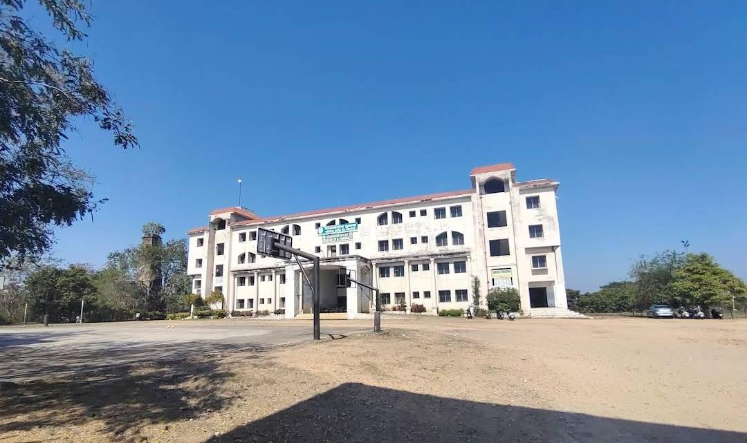 Bhausaheb Mulak College of D.Pharmacy 