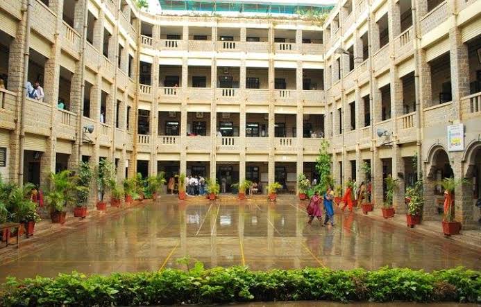 MES College