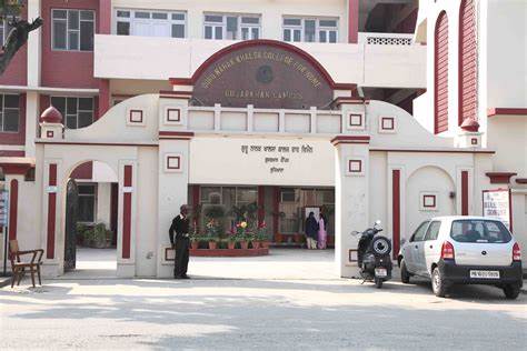Guru Nanak Khalsa College