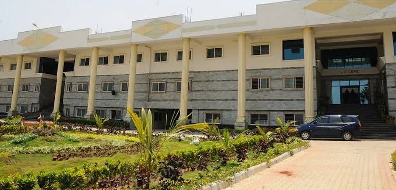 Royal College of Arts, Science and Management