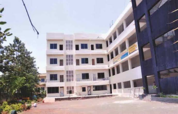 Shahu Shikshan Sanstha Rani Putalabai Womens Law College