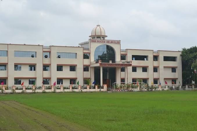 Sheth UT Kapadia Law College