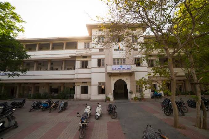 Sir LA Shah Law College