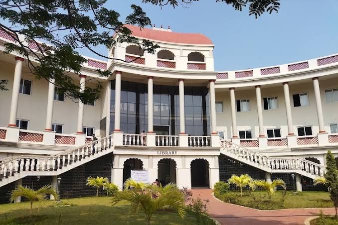Maharaj Vijayaram Gajapathi Raj College