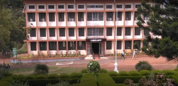 Payyanur College