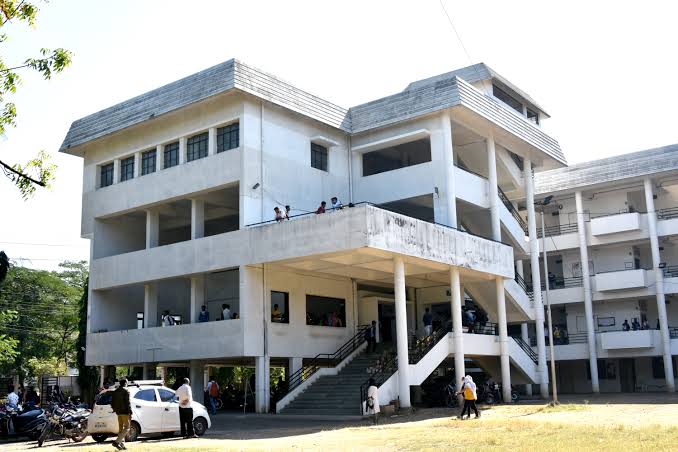 Adv. Sitaram Babanbhau Anandramji Baheti Arts and Commerce College