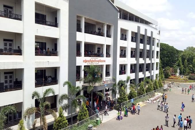Hutatma Rajguru Mahavidyalaya College 